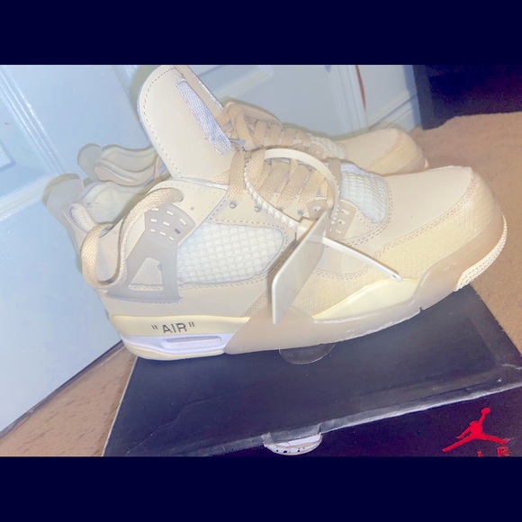 OFF White x Retro 4 - Picture 1 of 3